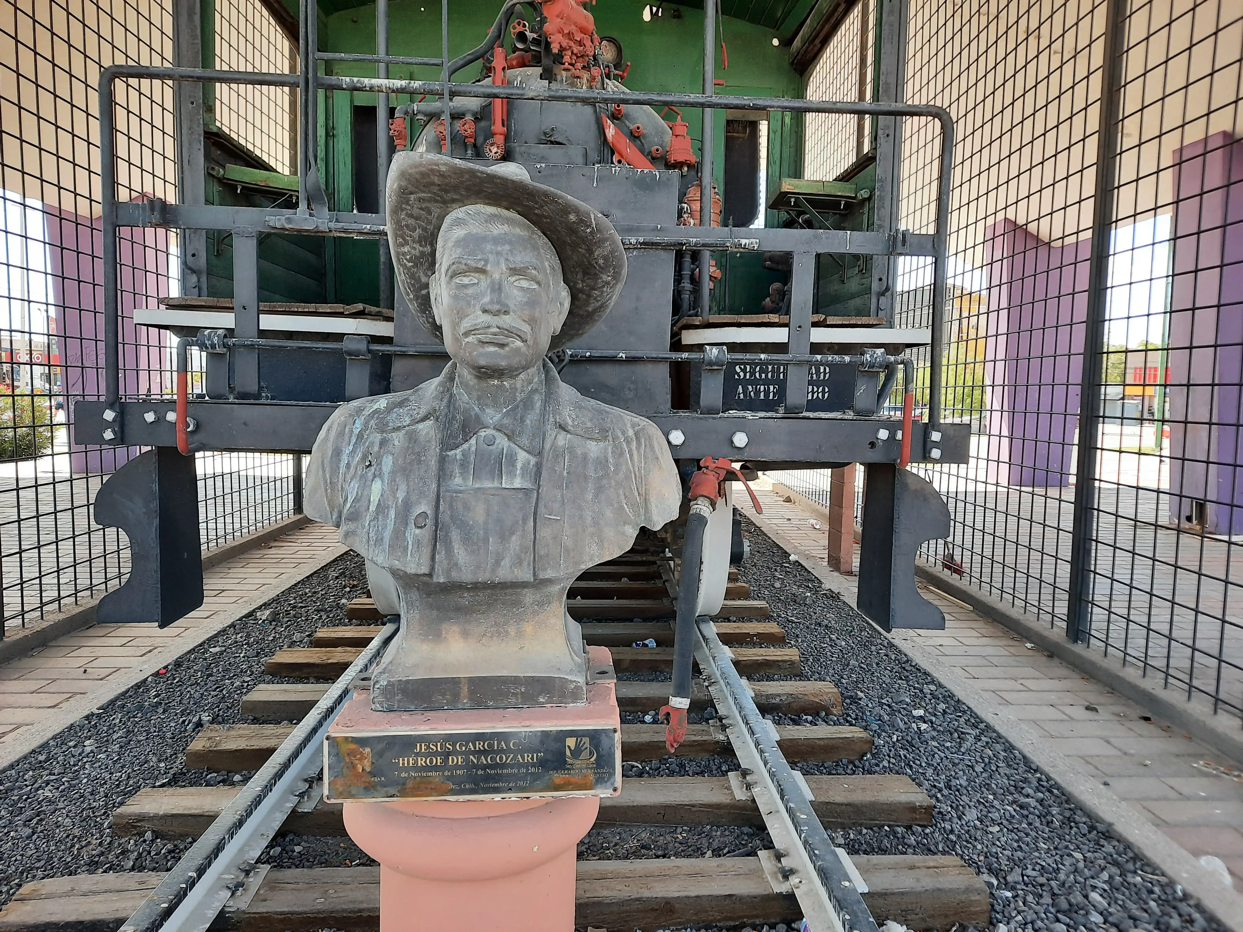 Busto de Jesús García 'Héroe de Nacozari'