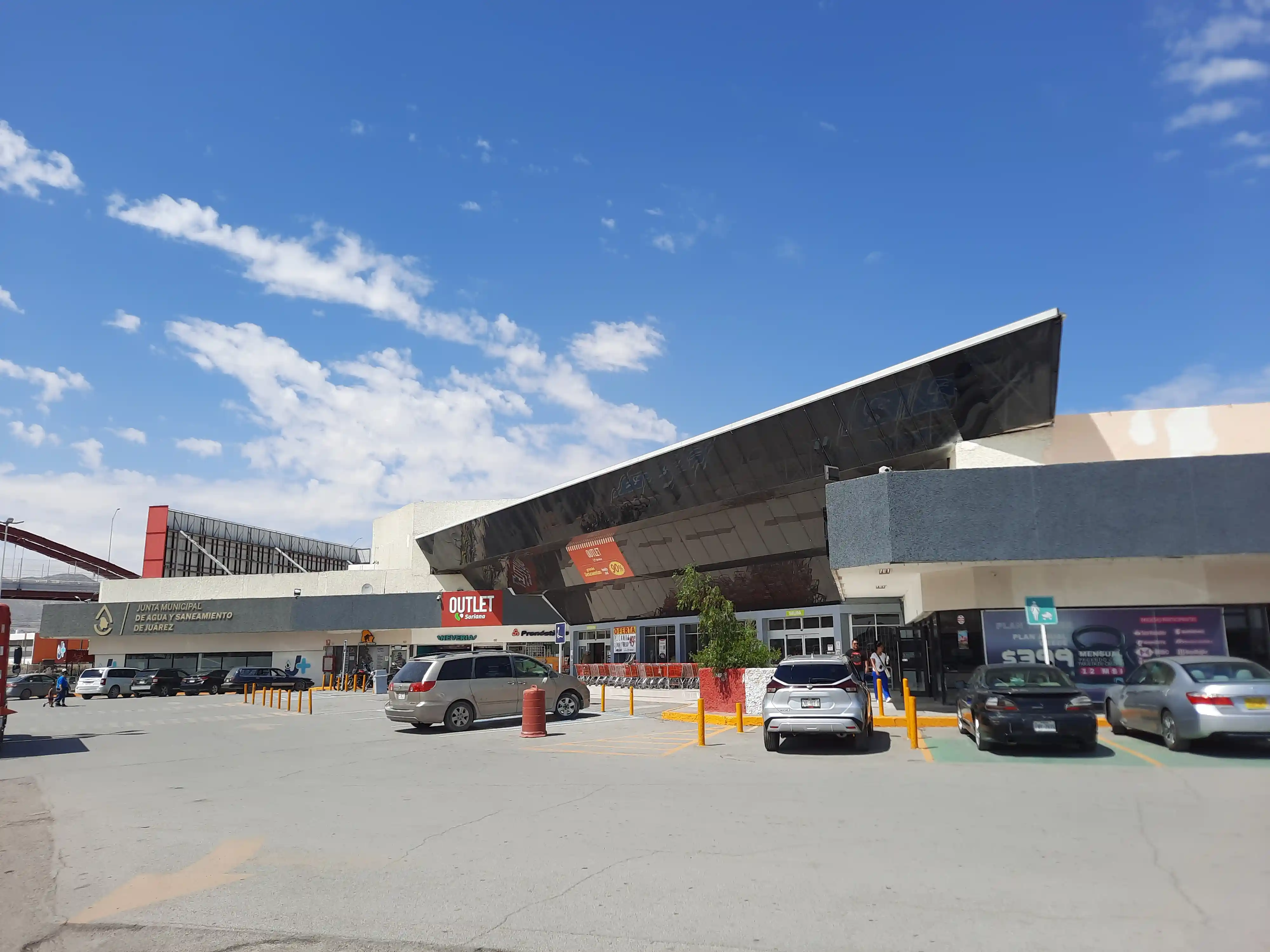 Centro Comercial Soriana Sanders