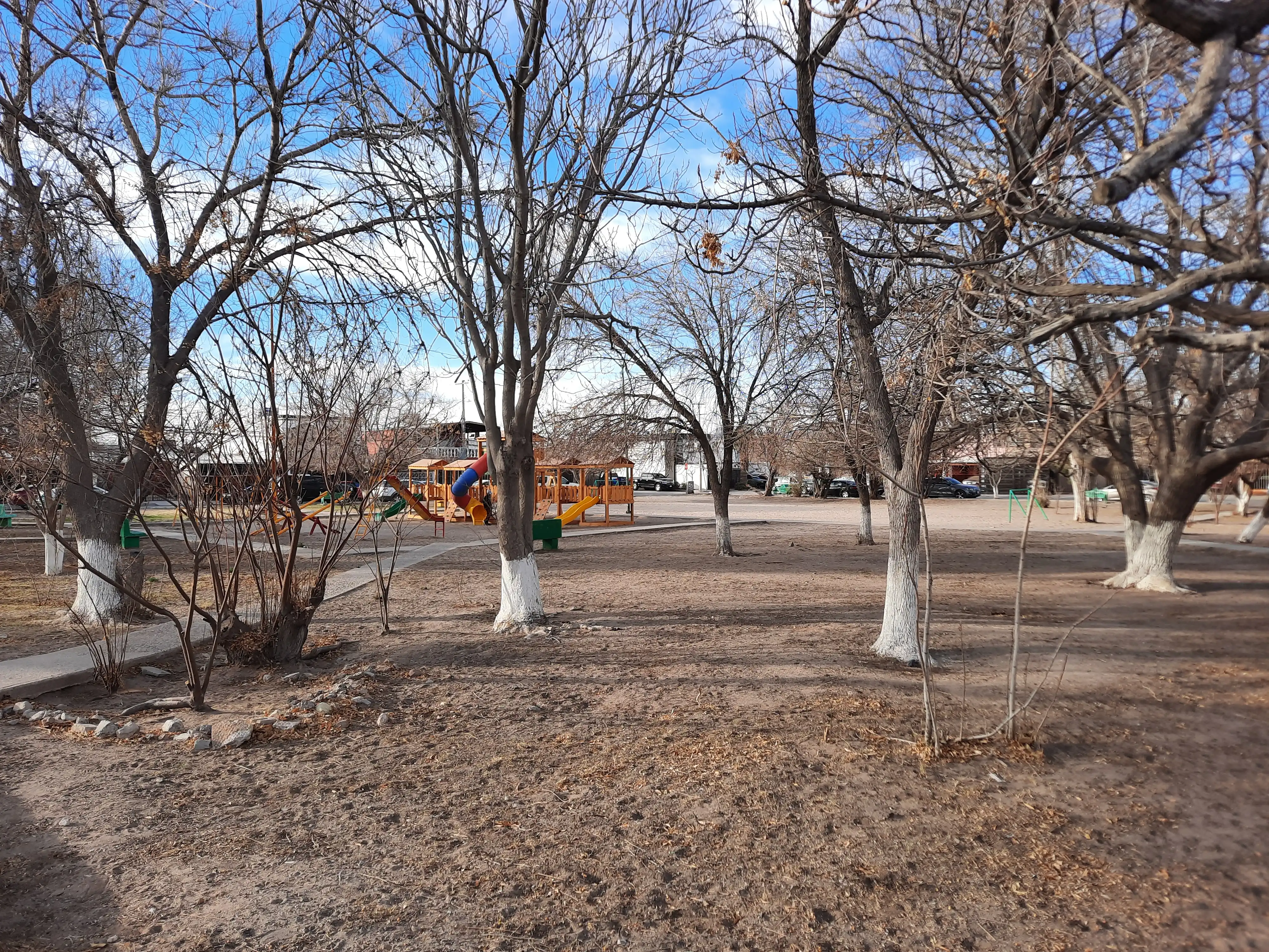 Parque en la esquina de las calles Antonio Machado y Nicolás Pérez