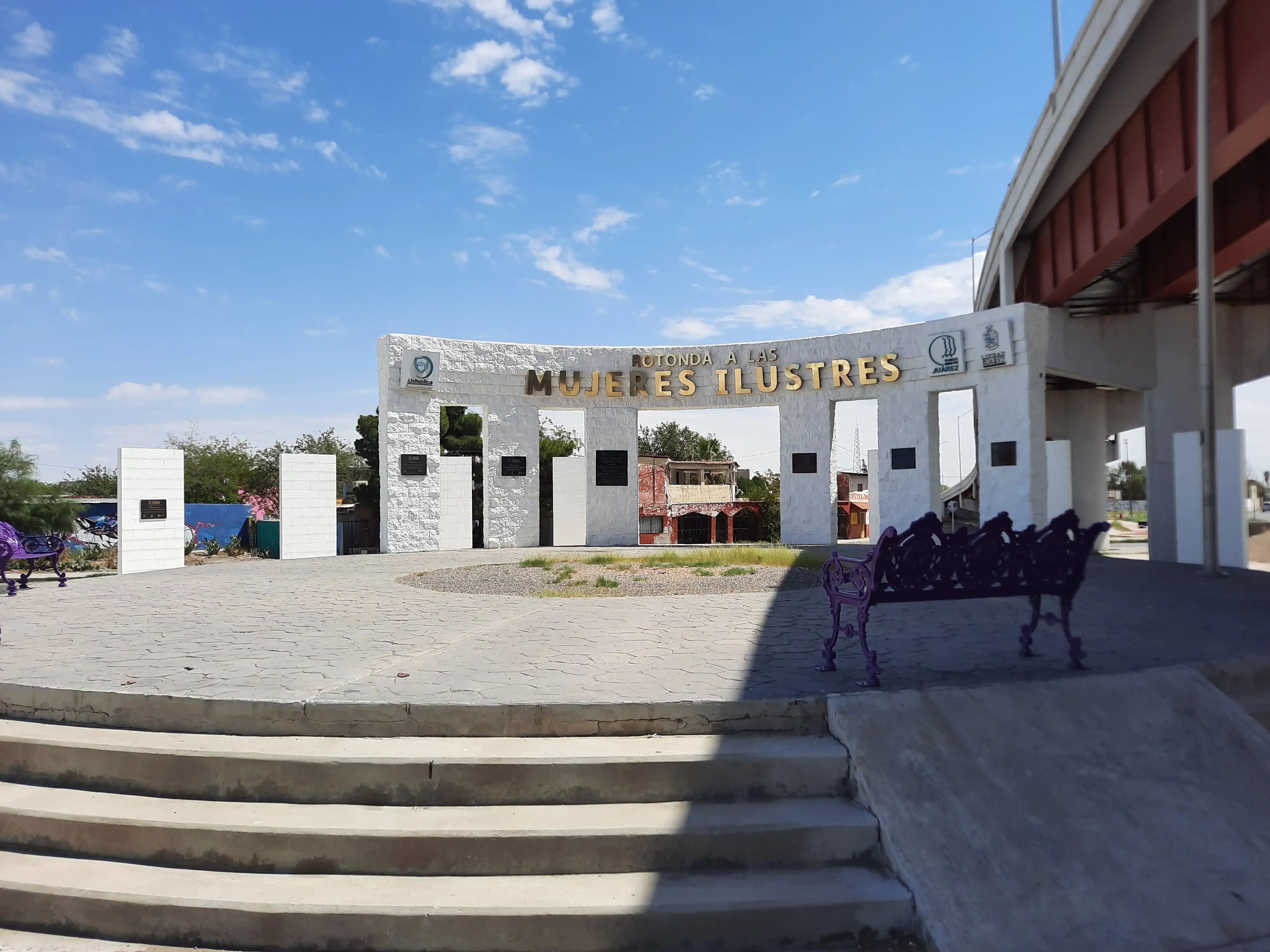 Rotonda a las Mujeres Ilustres