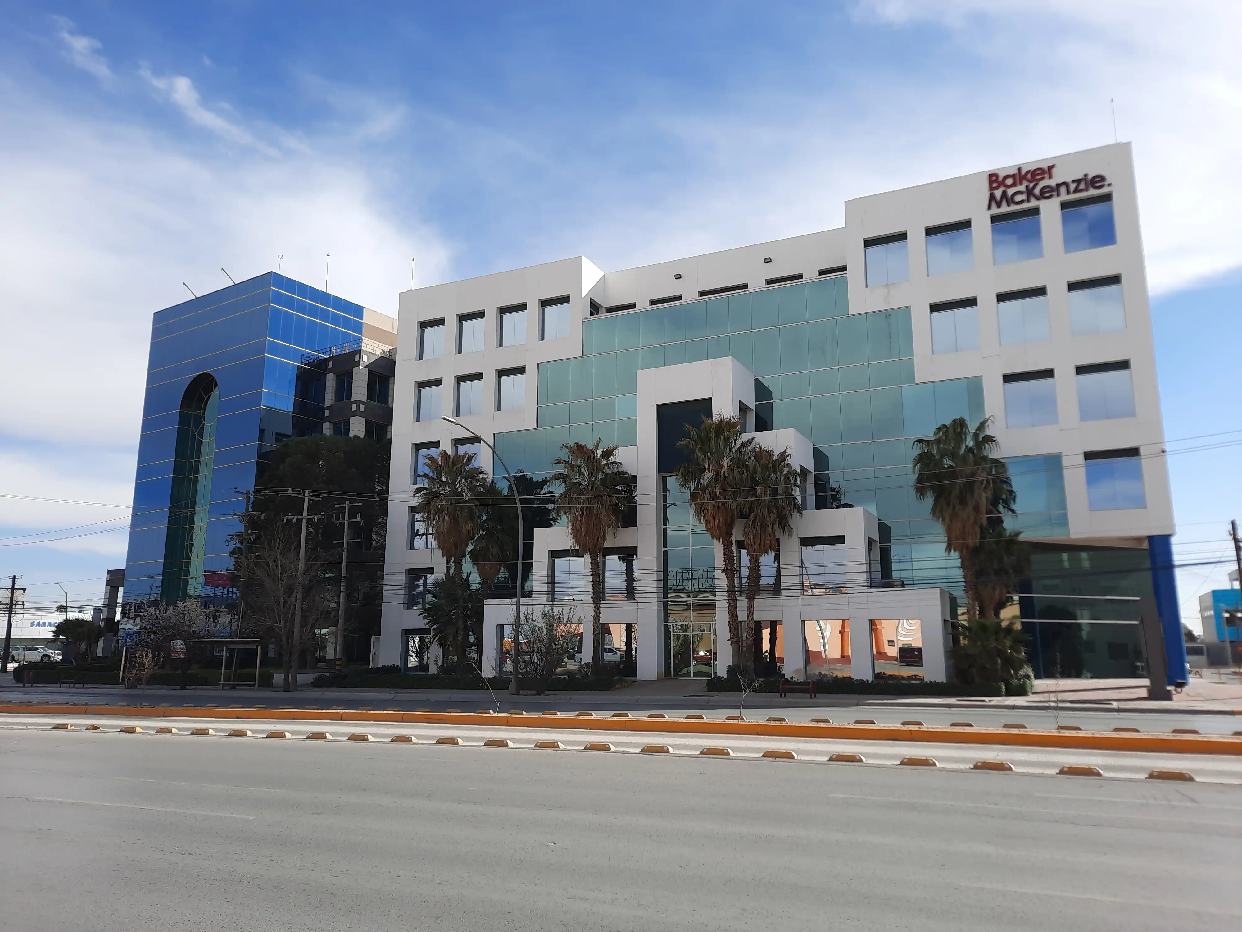 Edificios Atlantis y Baker & McKenzie